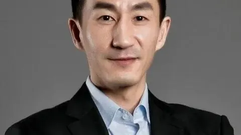 “梅肯重返深圳男篮，江南之痛再添哀伤回忆一幕”